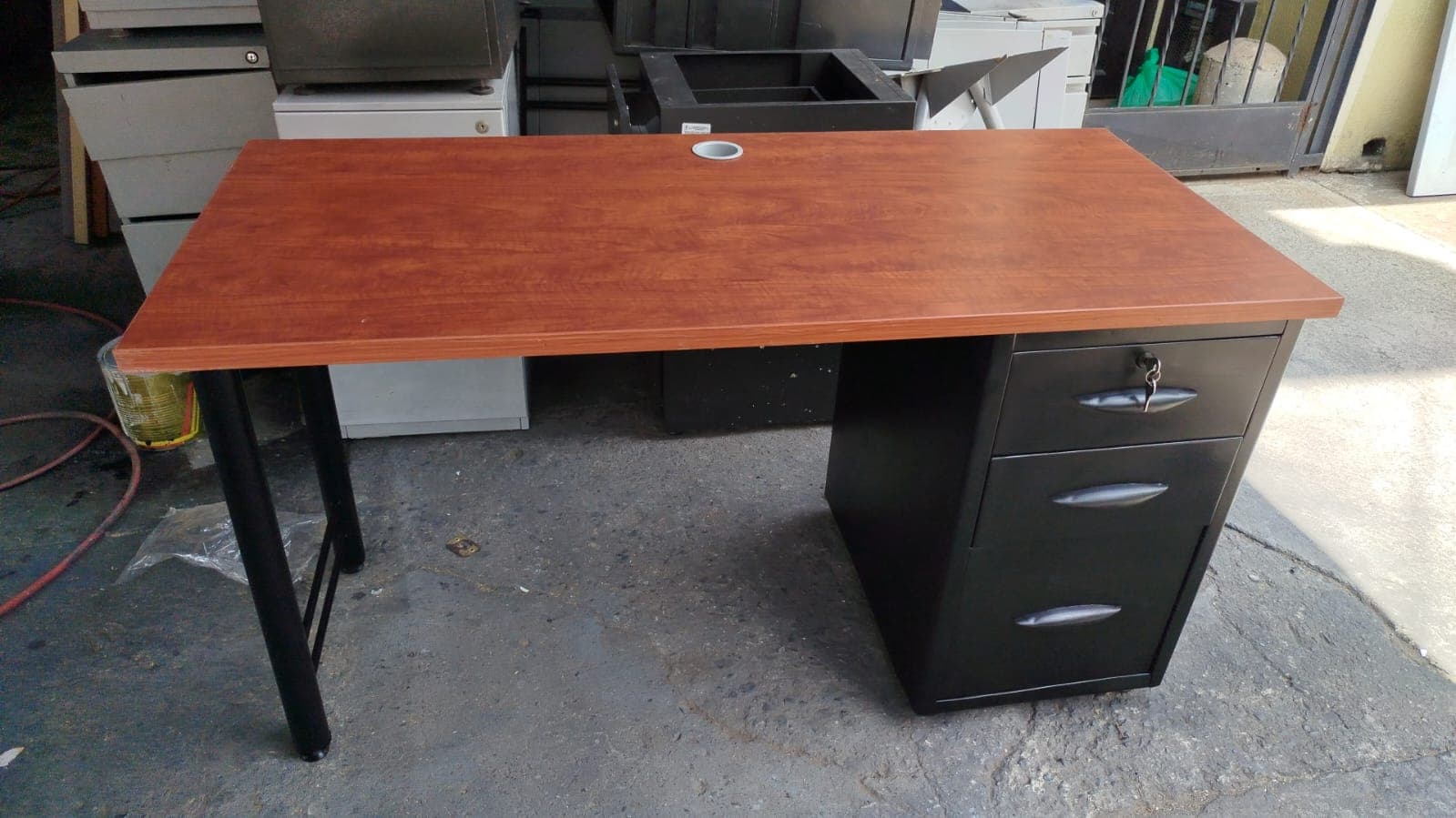 Escritorio recto de oficina