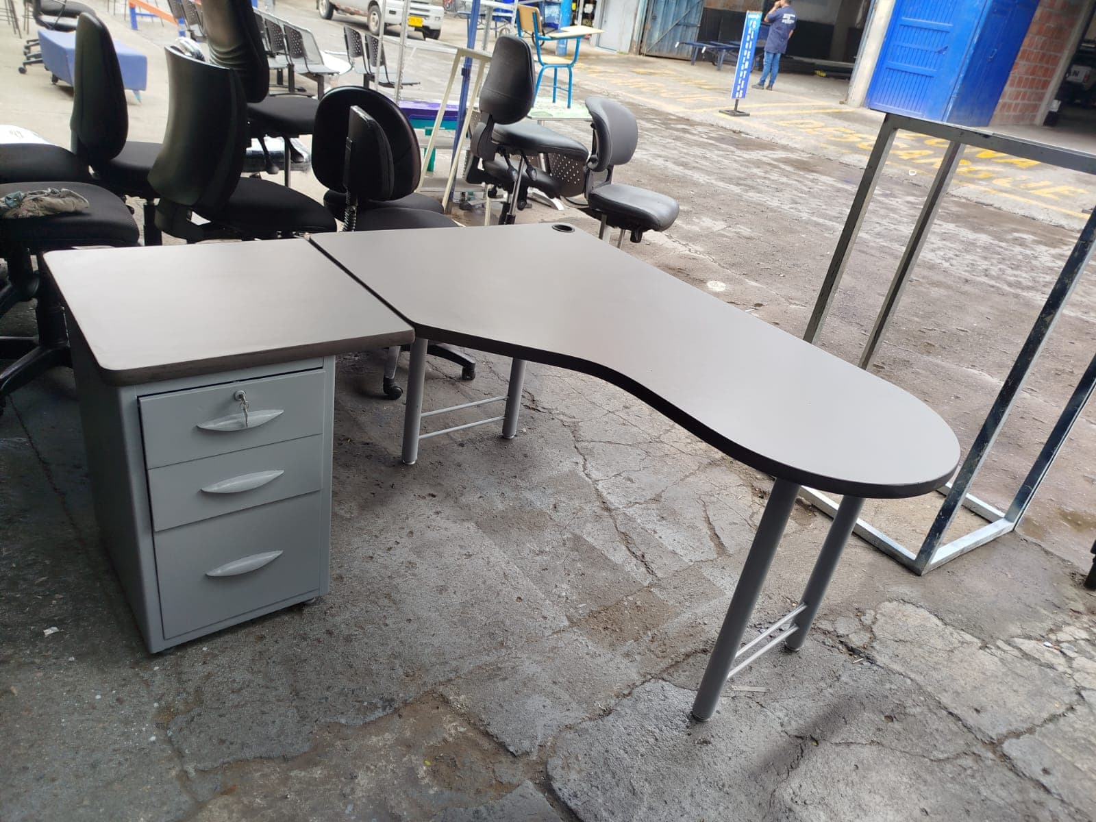 Escritorio de trabajo amplio